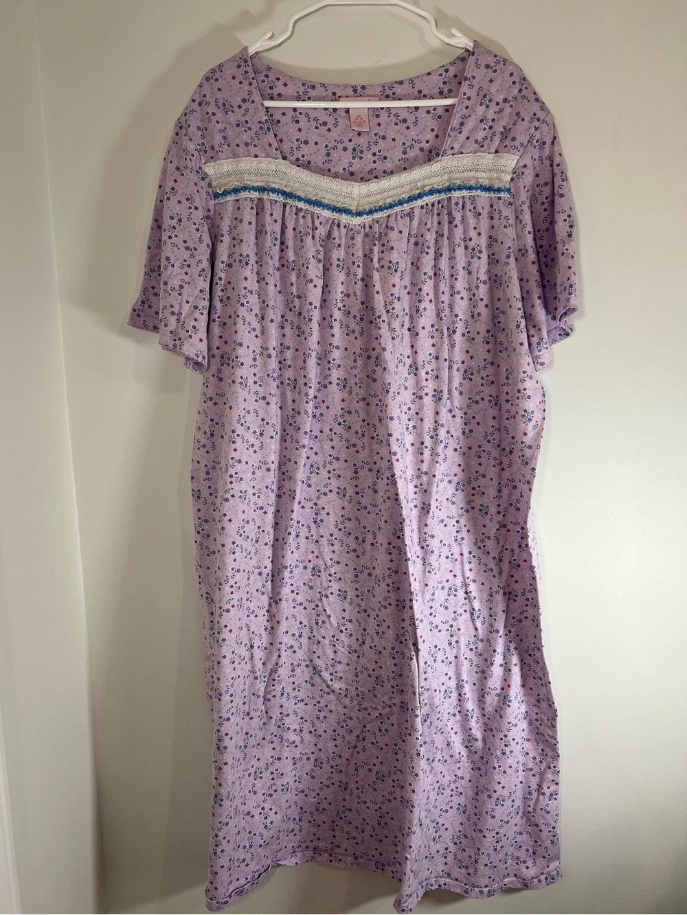 Womenâs plus size nightgown